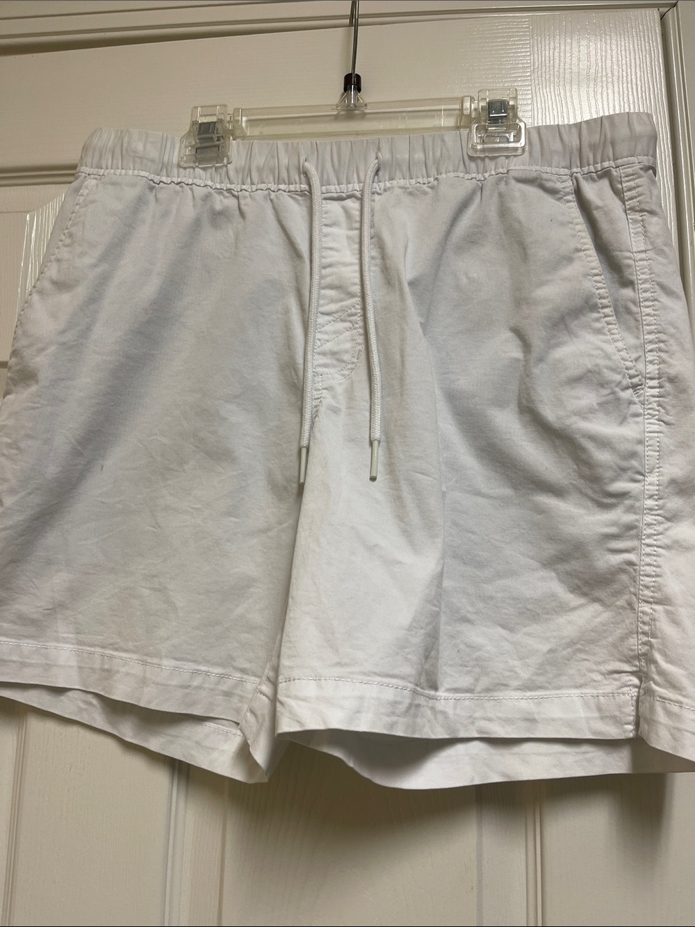 Izod White Elastic Drawstring Athletic Shorts